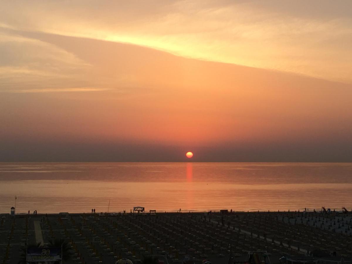 רימיני Appartamento Fronte Mare מראה חיצוני תמונה
